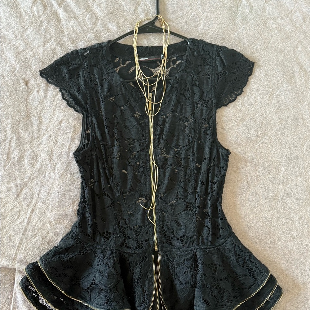 ✨Love Culture Black Lace Cap Sleeve Blouse✨